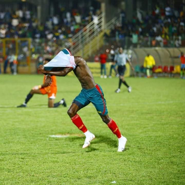 Le Classico Camerounais Canon vs Union de Douala promettait d'être électrique. Rendus à la 5e journée du championnat MTN élite one, nos deux équipes se devaient de montrer du beau jeu et remporter le match. C'est ce qu'elles ont fait mais c'est le Canon sportif de Yaoundé qui l'emporte dans les ultimes secondes 1 but à zéro sur un but de Paul Henri Tchikeu.