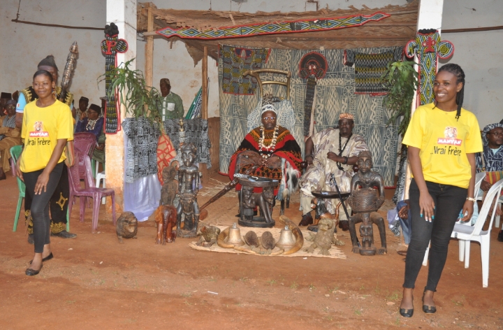 Cameroun : Boissons du Cameroun remet des dons à la chefferie Bangang