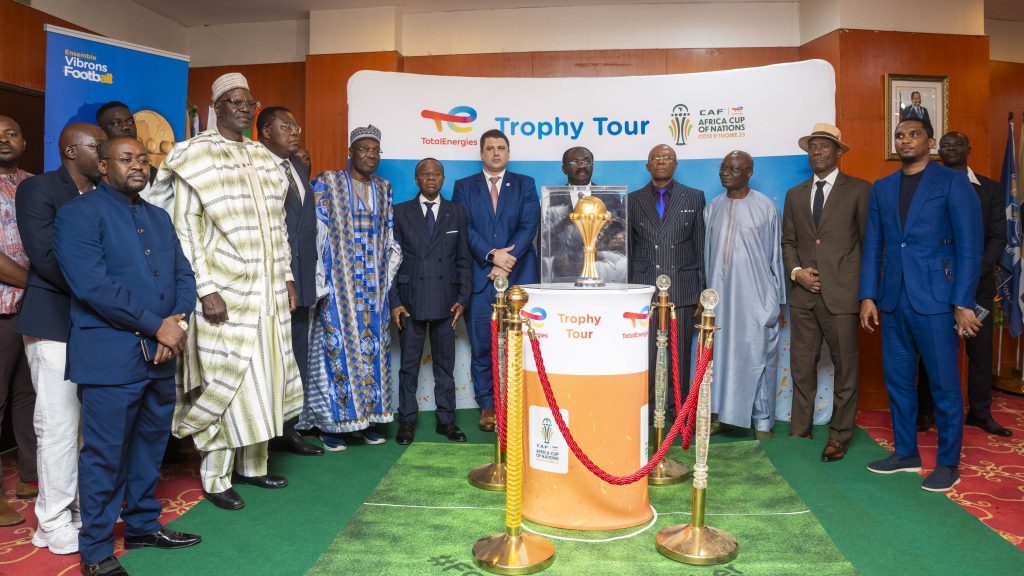 CAN Total Energies : le Trophy Tour a fait le plein d’émotion au Cameroun  