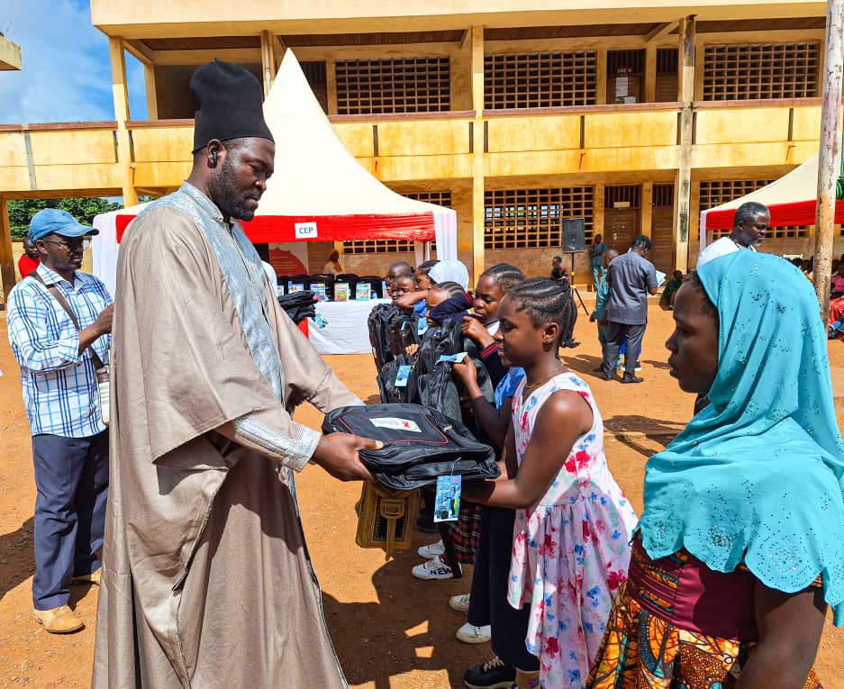 Excellence Scolaire 2024 : Boissons du Cameroun Offre 750 Bourses pour Récompenser les Meilleurs Élèves