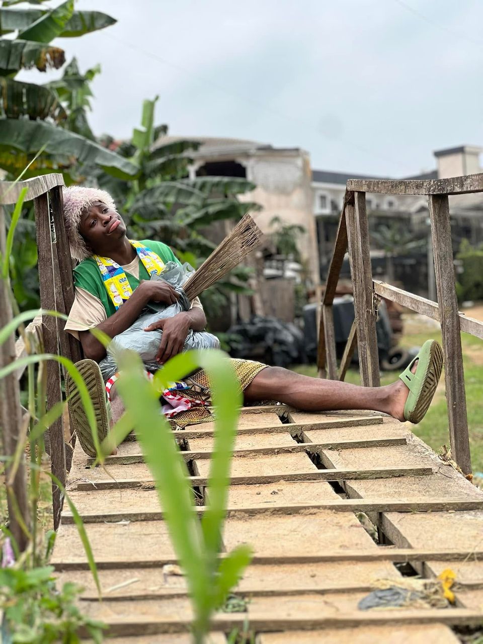 MANIOC COMÉDIE 237 : LE JEUNE TALENT CAMEROUNAIS QUI FAIT RIRE LE MONDE