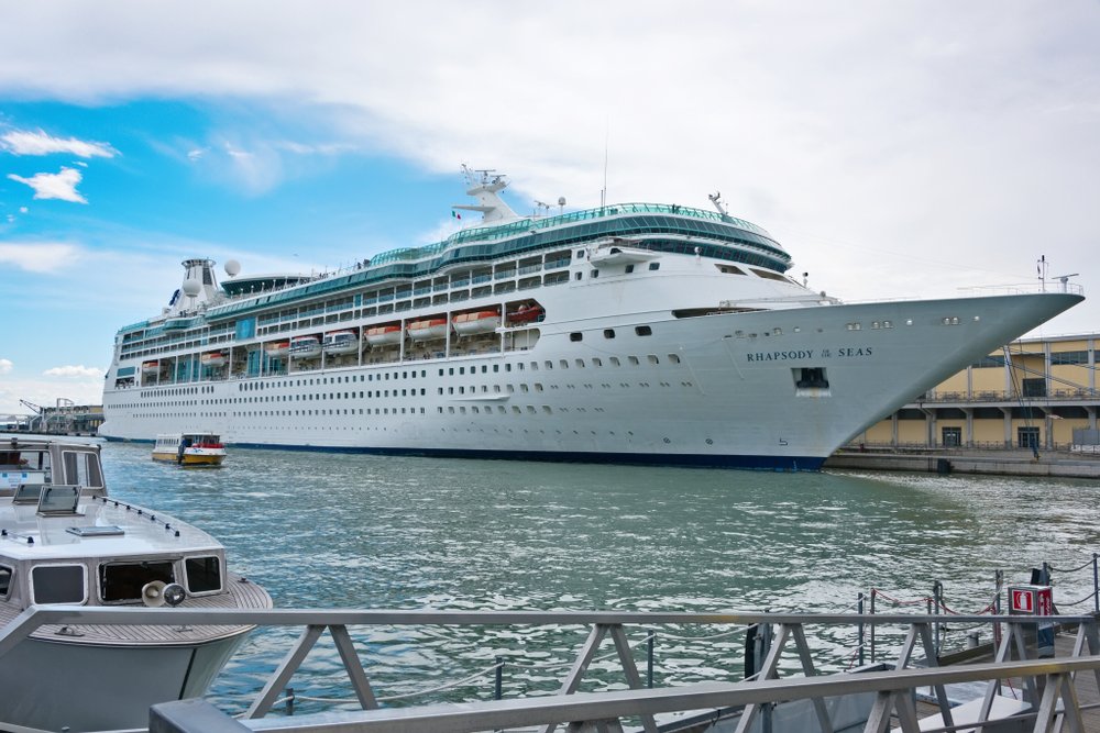 Fait divers : un passager saute à l’eau à Porto Rico pour échapper à une dette de casino de 9,6 millions FCFA