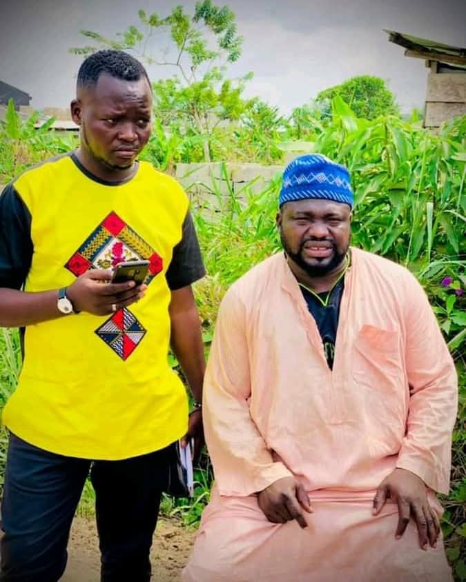 People : Black Oya tacle Fingon Tralala