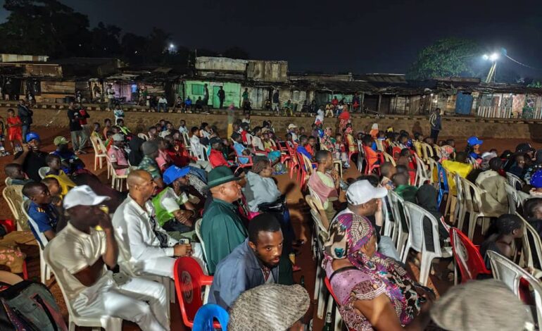 Plus de 200 jeunes à Mfandena pour une projection 100% camerounaise lors de la fête de la jeunesse