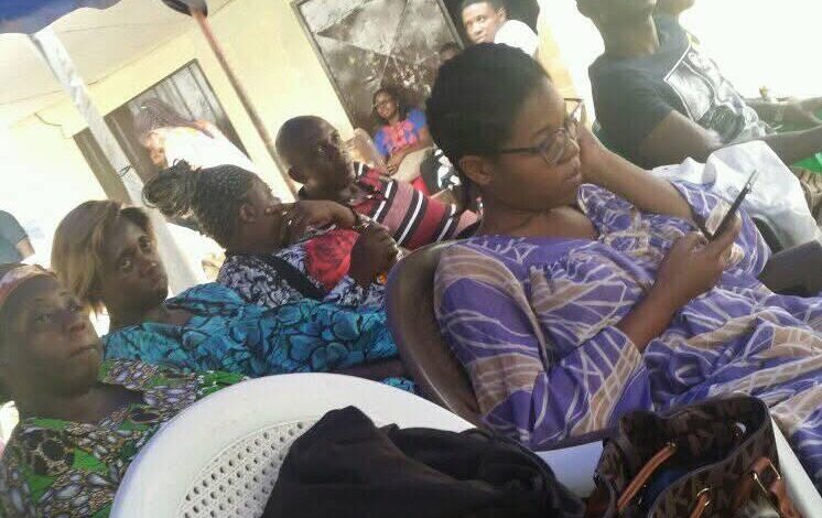 Son monde s’est effondré : le drame d’une jeune femme camerounaise en danger