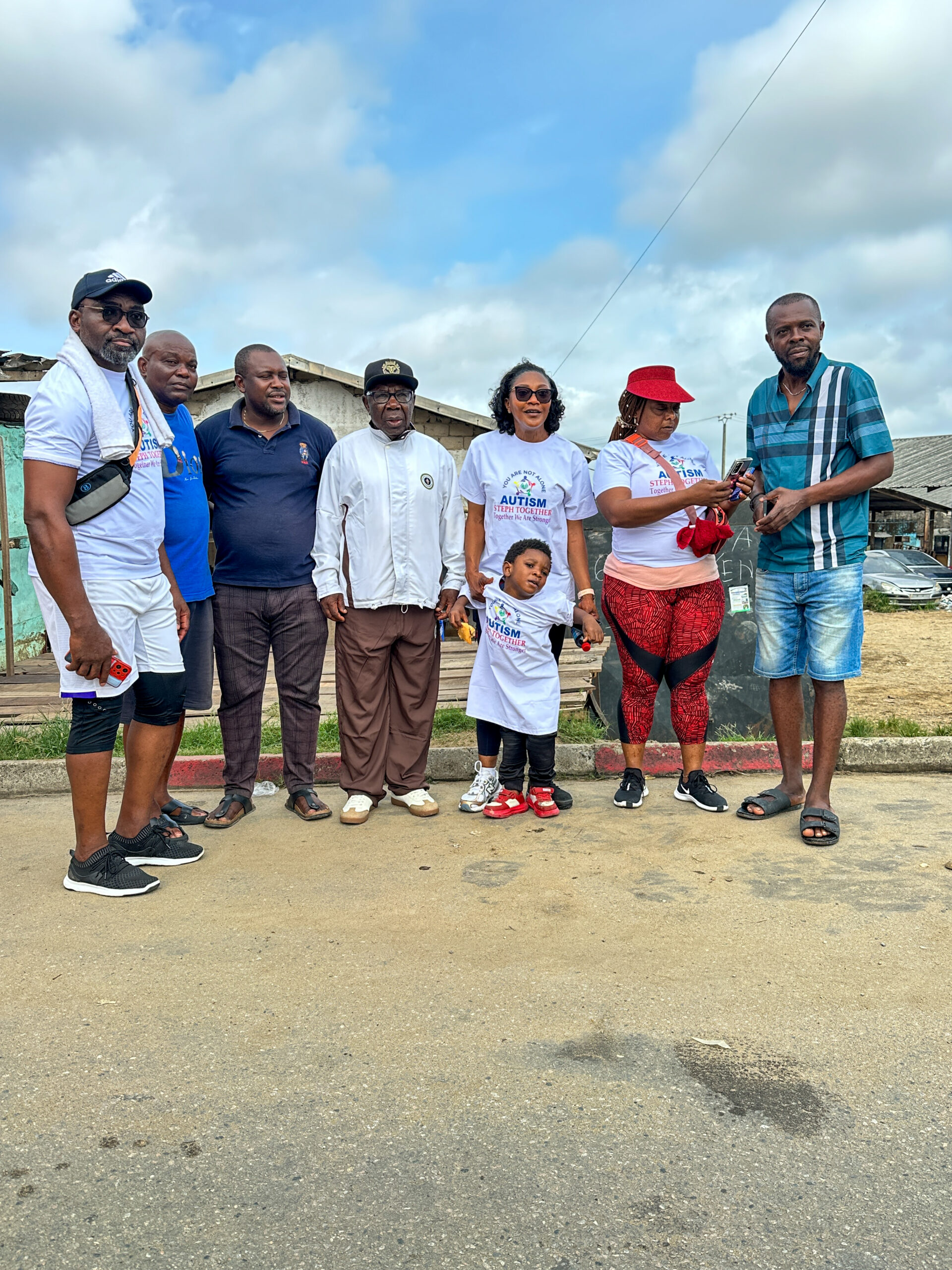 Douala : plus de 500 personnes mobilisées pour la neurodiversité lors de la marche “You Are Not Alone”