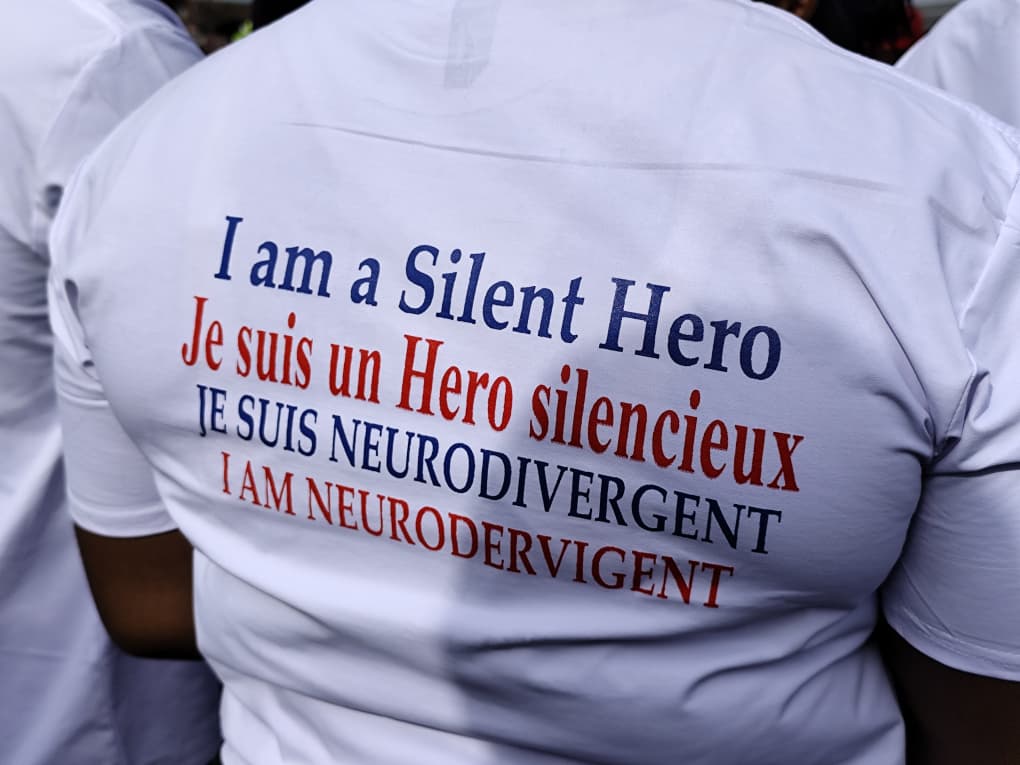 Douala : plus de 500 personnes mobilisées pour la neurodiversité lors de la marche “You Are Not Alone”