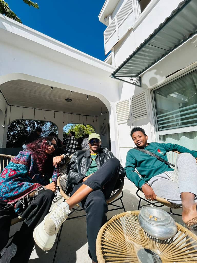 People : Sa Majesté Junior Abega sélectionné pour une prestigieuse résidence à Antananarivo