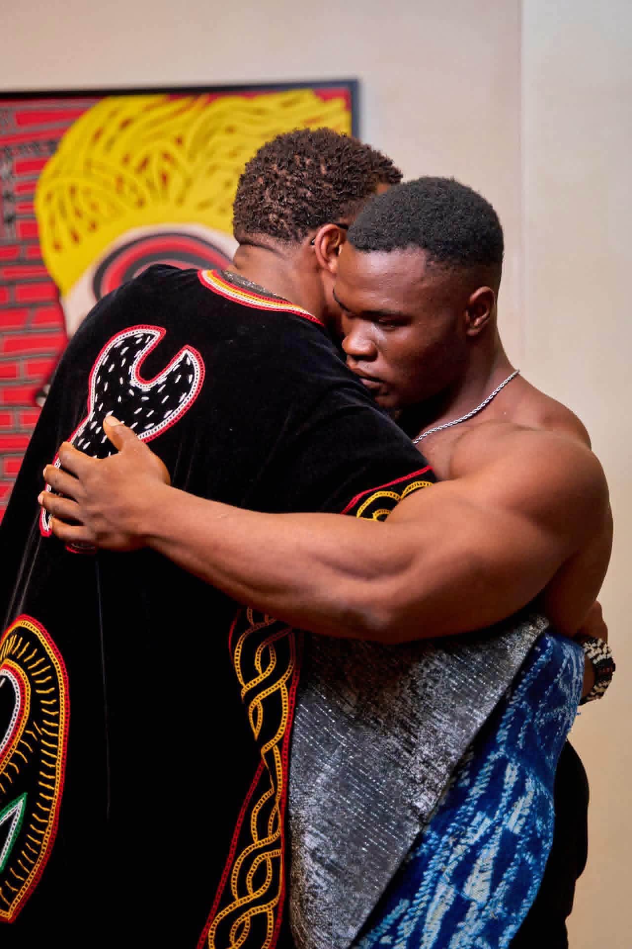De docker à champion : l’incroyable destin d'AloySka, le bodybuilder camerounais soutenu par la fondation Ashton Hall