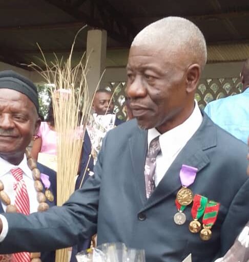 Palmes académiques : Roger Mfambang élevé au grade de Chevalier à Bafia