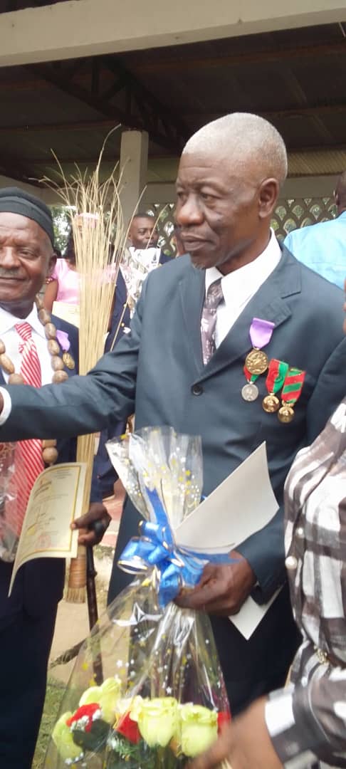 Palmes académiques : Roger Mfambang élevé au grade de Chevalier à Bafia